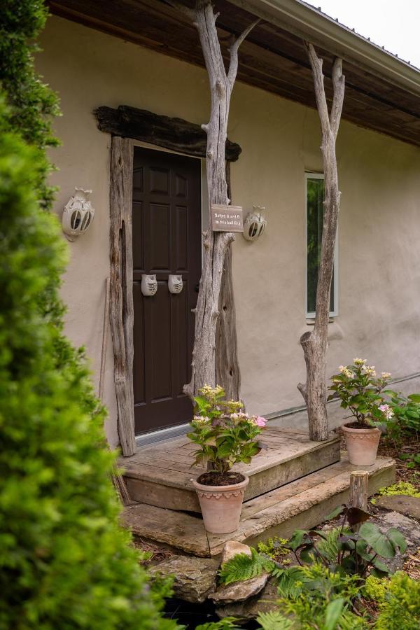 Owl'S Nest Suites Carrying Place Esterno foto