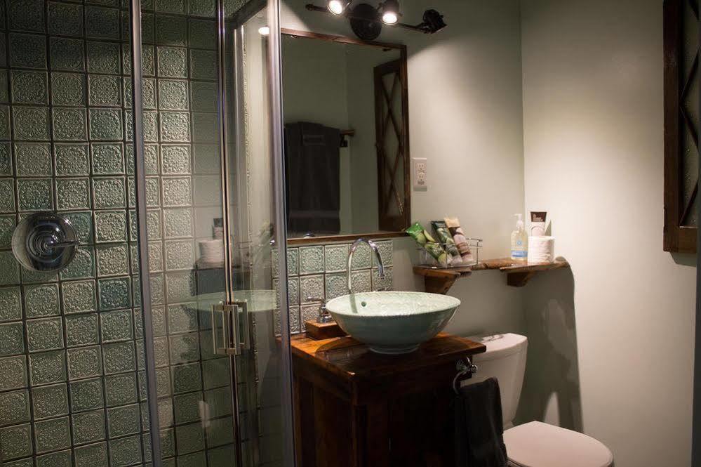 Owl'S Nest Suites Carrying Place Esterno foto